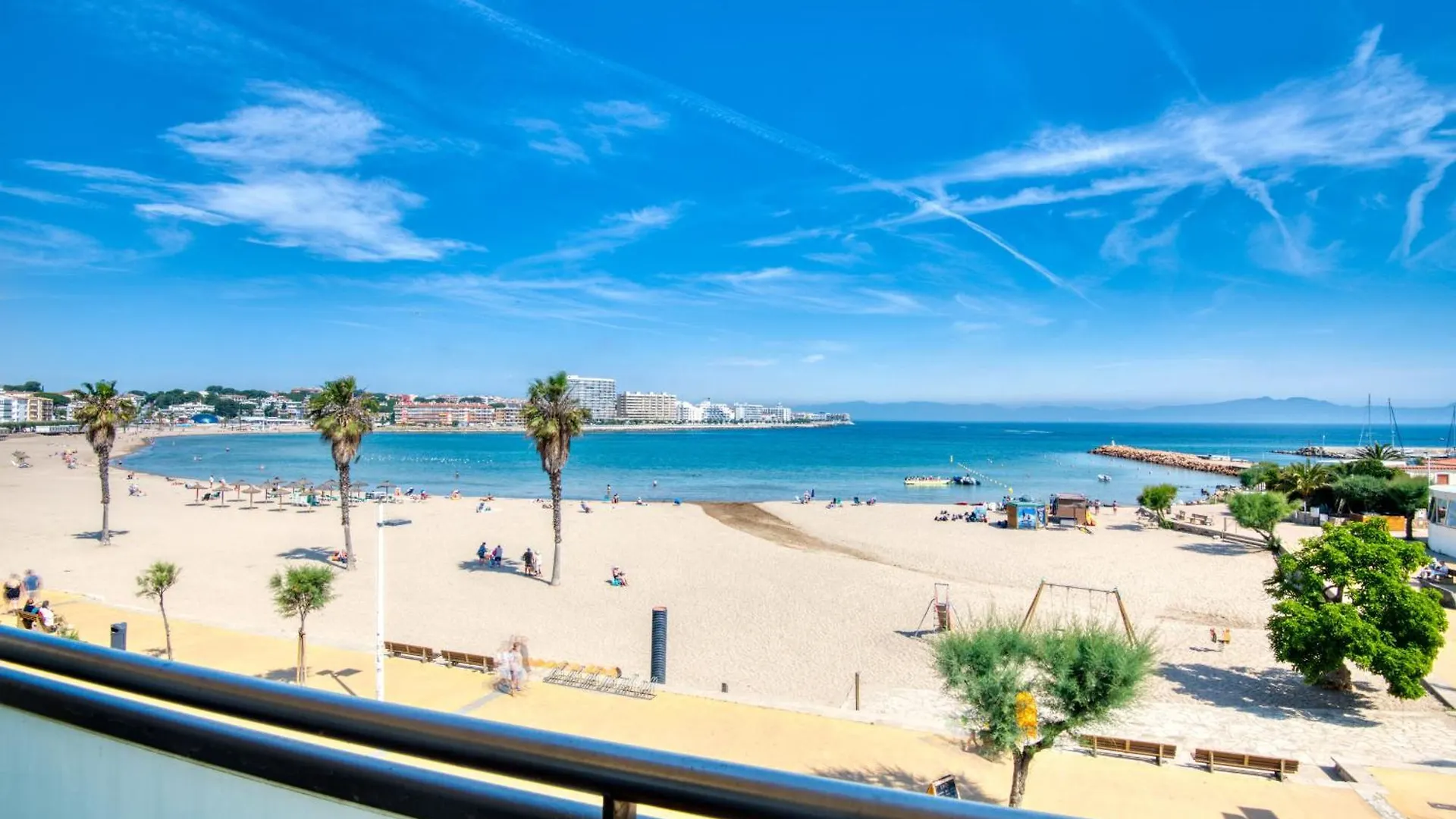 Lola Apartment L'Escala Spain